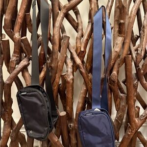 Lululemon black belt bag - like new